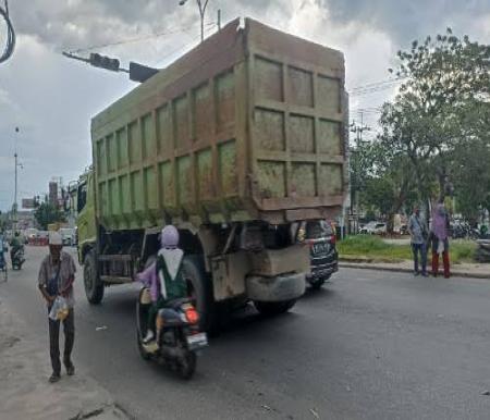 Ilustrasi Perwako larangan truk masuk Kota Pekanbaru sedang diproses (foto/int)